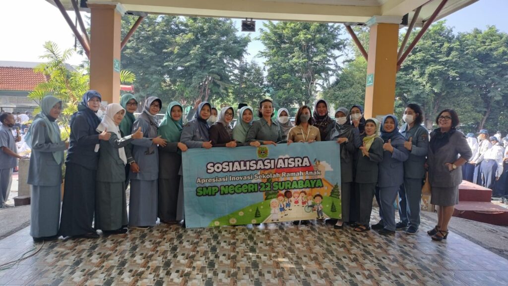 “upacara apresiasi SMPN 22 Surabaya sebagai SRA (Sekolah Ramah Anak)”