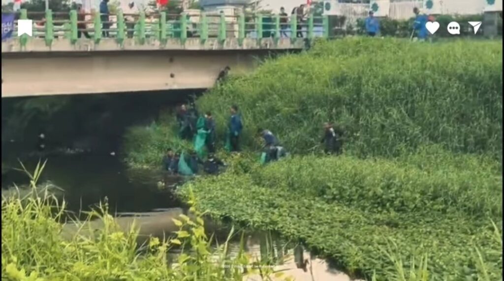 Aksi Gotong Royong Membersihkan Sungai